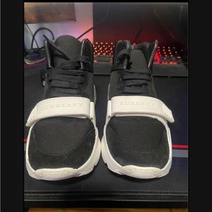 Burberry Womens Regis Sneakers